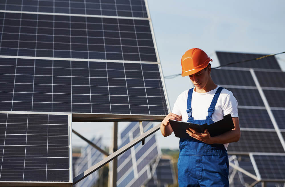 Are-Solar-Panels-Worth-It-in-the-UK-Climate1